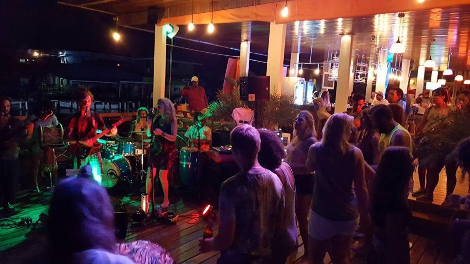 Hostel Mamallena Bocas Del Toro (Adults Only) Екстериор снимка